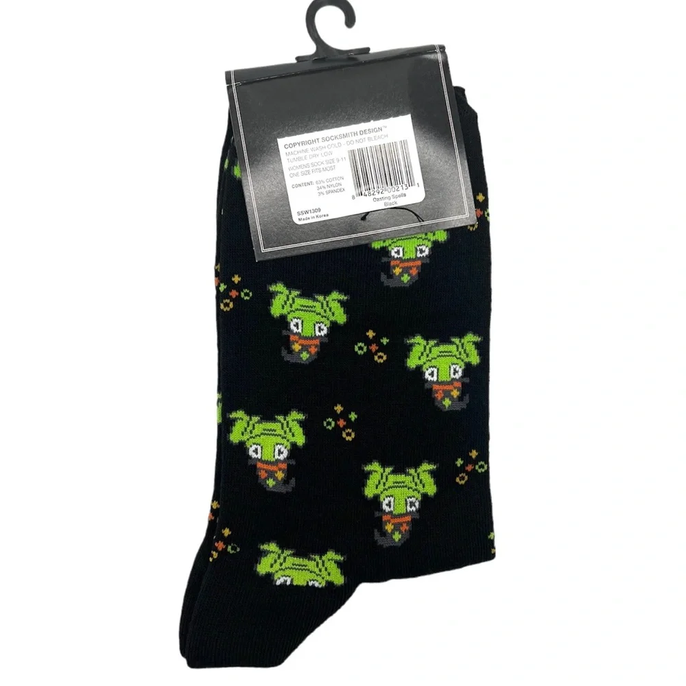 🌟 Women’s Sock Smith Casting Spell Socks